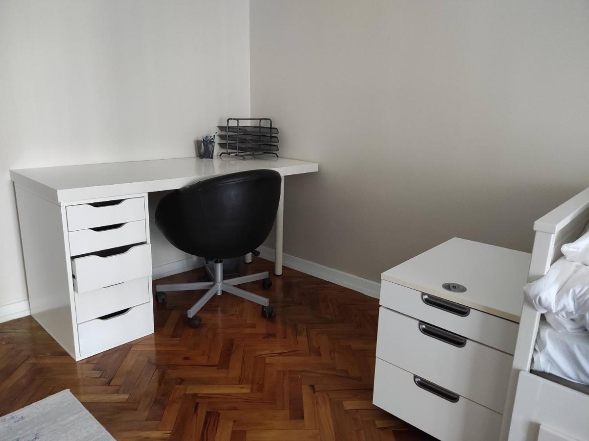 5 Minutes To Subway Apartament